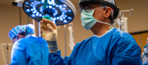 wef's tweet photo. This 'smartphone for surgeons' could be the future of operations https://t.co/JkKTZ82CAf @Microsoft #Hololens #DigitalTechonology https://t.co/s1XsyZnKSw