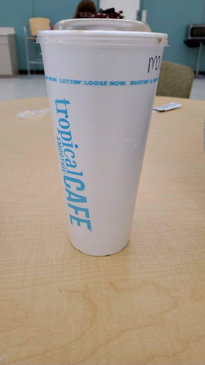laurel_LF's tweet photo. Alright this is the second time I've used @DoorDash to get @tropicalsmoothi at work and this is the second time they've brought me my smoothie but no straw.....how am I supposed to drink this with no straw?! https://t.co/4N9x6Zu2wF