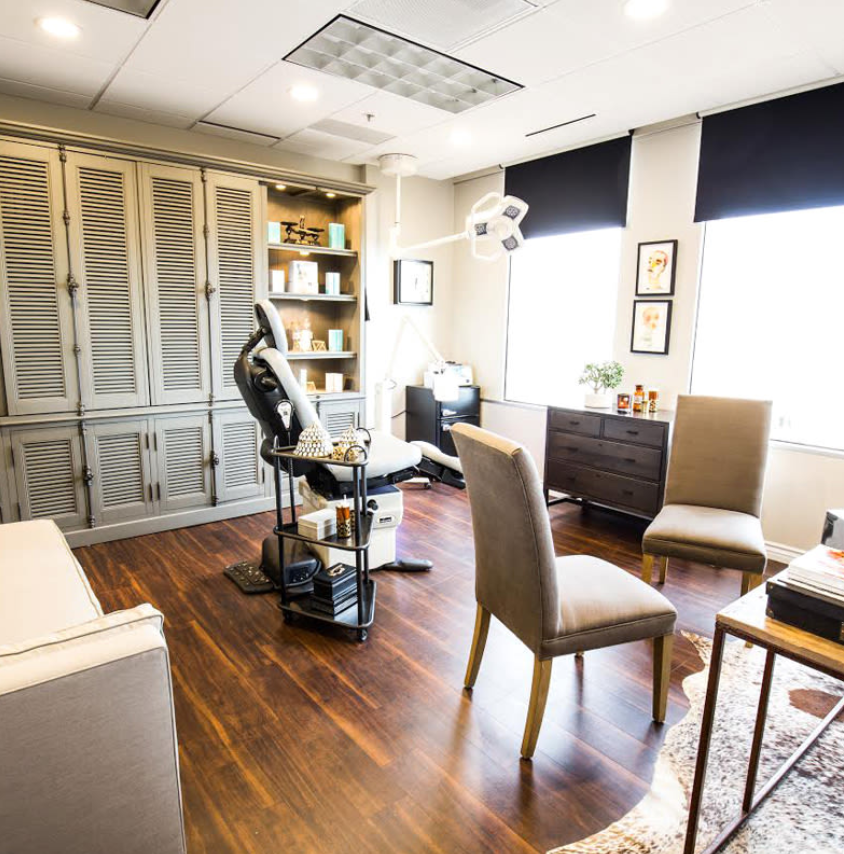 From injecting botox in a sublet to training in France to opening 2 high-design clinics w/private VIP/celeb entrances - here's how PA Lisa Goodman bootstrapped <a href="/goodskinla/">GoodSkin LA</a> to become LA + NY's most progressive anti-aging clinic bit.ly/3qwbQmB