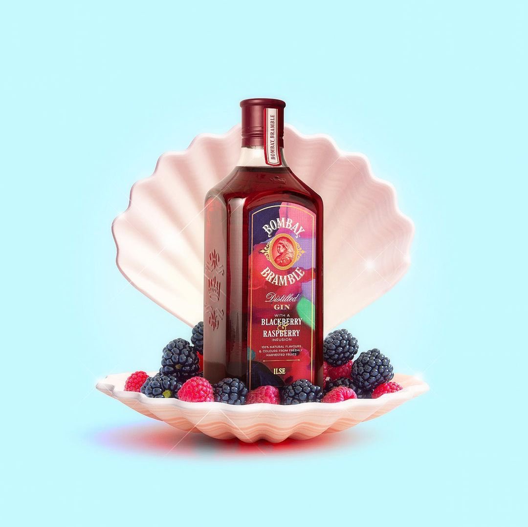 whalar's tweet image. Let Friday, Be-Gin.🍸

For #BombayBramble’s launch, creative duo @Fuentes_Studio immortalized the brand through art.

Art is too important not to share. 
And neither is Gin.
#StirCreativity.