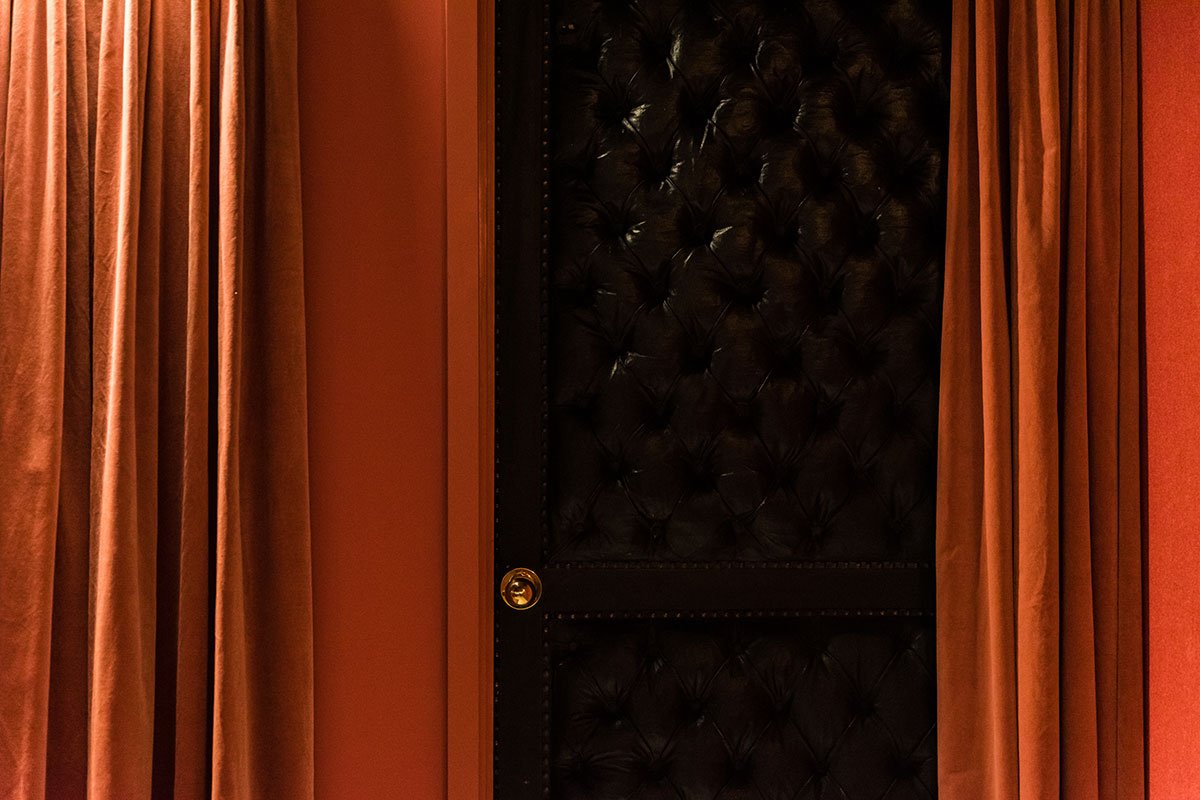 Who misses going to the #movies?

One of our recent #projects included this awesome 18-seater #cinema. With an emphasis on #sustainability, we used reclaimed #doors, #curtains, and vintage folding seats from an old cinema 

#office #fitout #Interiors #interiordesign #OfficeSpace