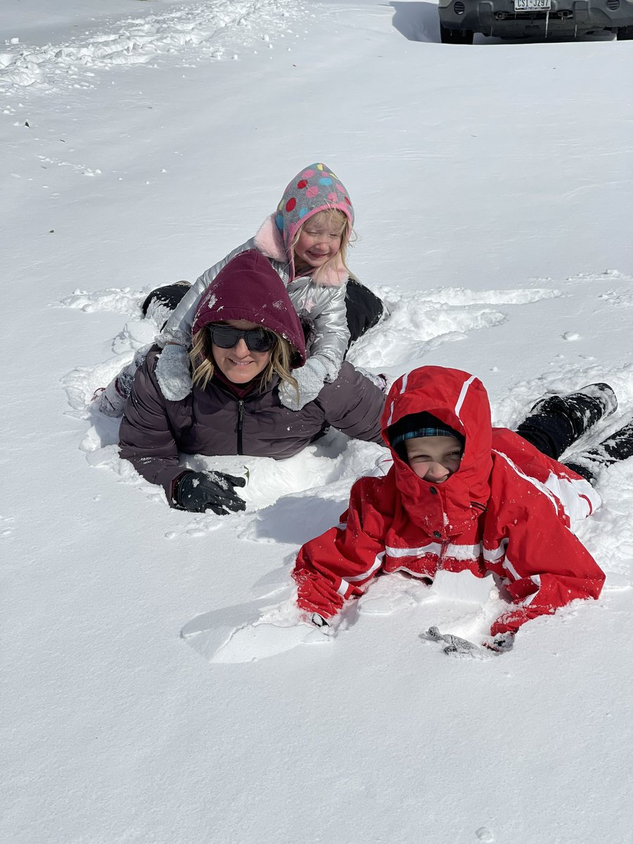 Jamie683's tweet image. Grateful for family! The snow has been fun but I am happy to see the sun today! #bedse