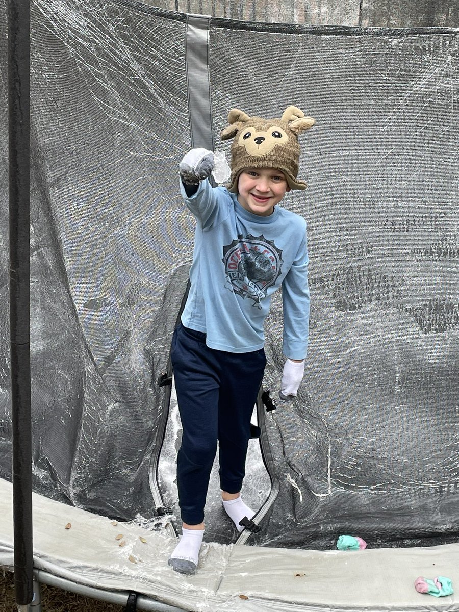 Jamie683's tweet image. Grateful for family! The snow has been fun but I am happy to see the sun today! #bedse