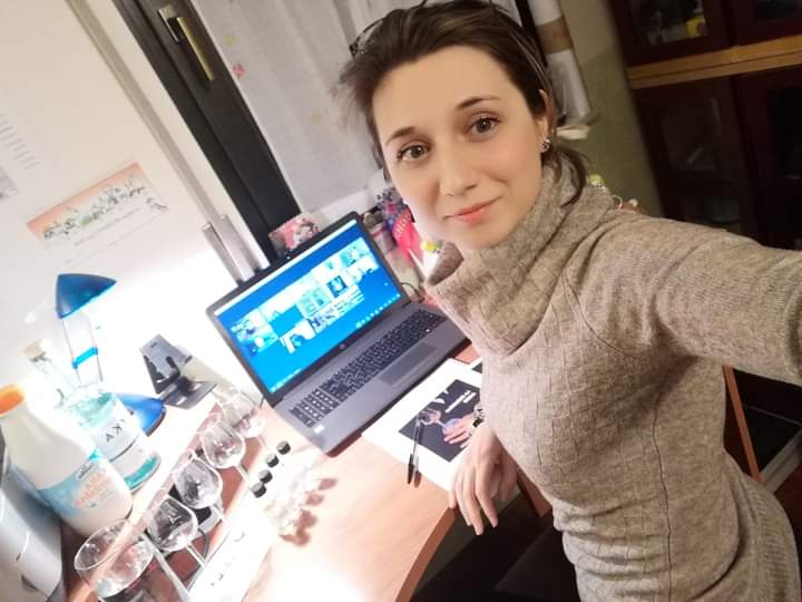 AnagItalia's tweet photo. 🥂 Buona la prima (lezione) per il secondo corso on line organizzato da Anag con partecipanti da tutta Italia. Ecco alcuni scatti 📷 degli aspiranti #assaggiatori di #grappa e acquaviti, pronti a scoprire il mondo spiritoso con la nostra formazione 'a distanza'. https://t.co/6UQPMce0jF
