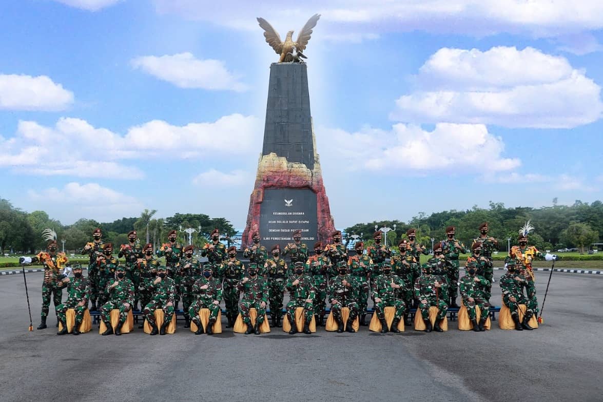 Puspen_TNI's tweet photo. Panglima TNI : Jadilah Perwira Pemimpin Yang Peka Terhadap Perubahan Situasi
#tni #p5tni #pasis #sekbang #aau https://t.co/T1nTiqt0Bw