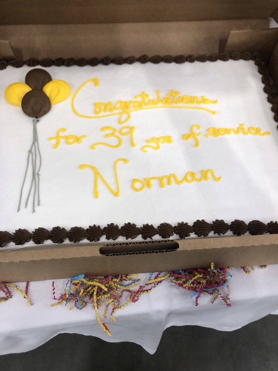 ArrowoodUps's tweet photo. Proud day for this family!!!! Congratulations Norman Bellow!! Today we celebrate YOU and your 39 years of dedicated service to this great company!!!! Enjoy your retirement! You definitely deserve it......🤎💛🤎 https://t.co/DRl6xV0atP