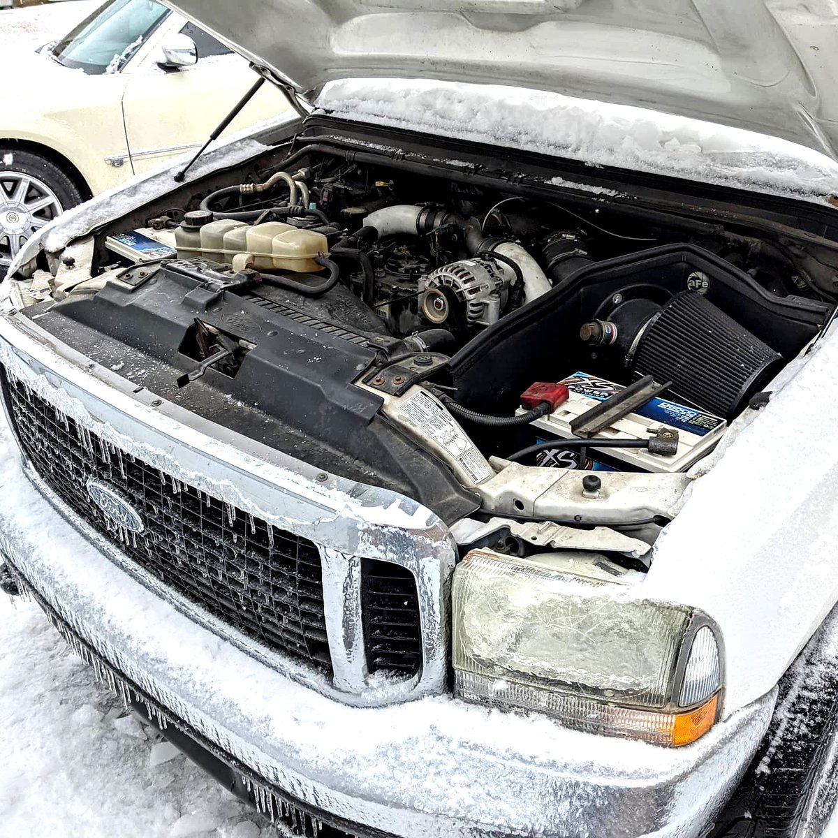 4xspower's tweet photo. #TeamXSpower member @dbrevpatrick getting it done in this crazy weather!  Thanks for showing off the dual battery setup, and the tag! #XSpowerOnly #XSpowerBatteries #XSpower #RealPowerUnrealPerformance #4xspower https://t.co/ABkQoxbWmL