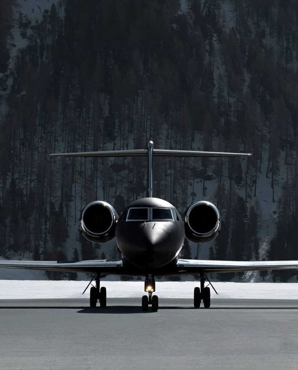 GulfstreamAero's tweet photo. No caption needed for this matte black #FanFriday by Matthias Geiger. Stunning ramp presence is the #ArtOfExcellence. https://t.co/Gg8jVbD5Tb