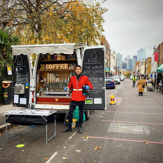 N1_EWR's tweet photo. Hackney's oldest street market, @hoxtonstmarket established in 1687 is still open every Saturday with a few essential stalls. Head down, keep your distance, and support your local traders.

🚶🏽  Just a 13 min walk / 4 min cycle from EWR

#shoplocal #supportlocal https://t.co/oo79KXMv5U