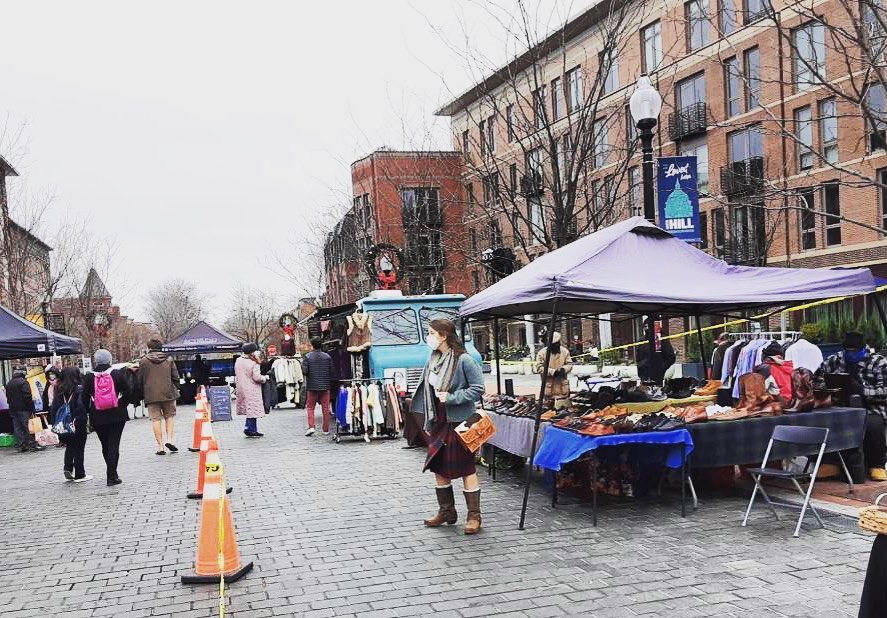 Looks like a weekend free of "winter events" so we are looking forward to the Sat/Sun markets at <a href="/EasternMarketDC/">Eastern Market DC</a> <a href="/FleaMarketatEMk/">FleaMarket</a>. Outdoor #farmers &amp; #vendors 9AM-3PM, Indoor #merchants 9AM-5PM (Closed Mondays). #EverythingYouNeed <a href="/EasternMarketMS/">Eastern Market Main Street</a> <a href="/SmallBizDC/">DSLBD</a>