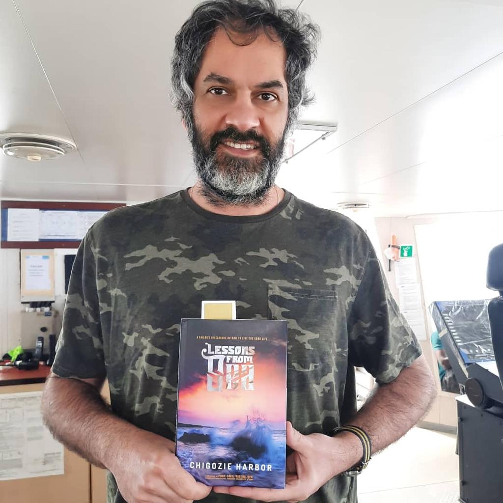 PurpleShelves's tweet photo. One of the highlights of our week was seeing #LessonsFromSea at sea.
The book is Captain Chigozie Harbor's disclosure on how to live the good life and is just the perfect handbook for anyone who needs a push.
DM for copies. https://t.co/TfOaJ6JVsu