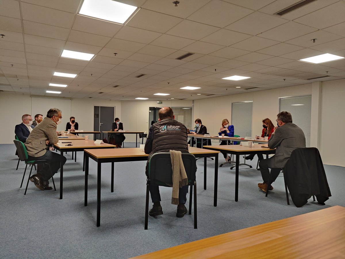 lecho_yvelines's tweet photo. La ministre @AgnesRunacher échange avec huit chefs d'entreprises des #Yvelines. Plan de relance et inquiétudes des entrepreneurs sont au programme de cette table ronde à #Rambouillet. https://t.co/27f47AnosW