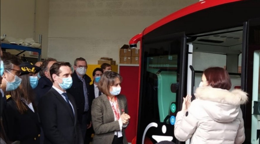 Visite de l'atelier avec Laurianne, responsable de l'équipe techologies embarquées chez #STA. 
➡️ Ici, nous travaillons sur la caractérisation et la validation des véhicules autonomes. #MobilitéAutonome