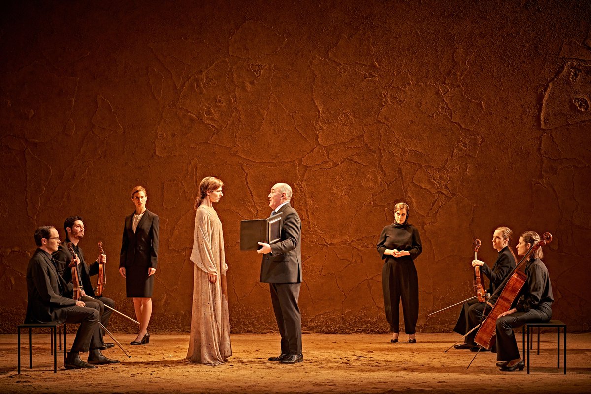 culturagob's tweet photo. 🎭 La nueva obra de @TEATROCLASICO, protagonizada por su director Lluís Homar, llevó a Goethe a decir en 1804 que si toda la poesía del mundo desapareciera, sería posible reconstruirla a partir de 'El príncipe constante' de Calderón de la Barca.

https://t.co/wOCvoCOVgd https://t.co/wYoMcVULEW