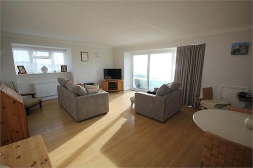 BenestEstates's tweet photo. Qualified/Entitled  £629,000  St Helier

Spacious 2 bedroom penthouse apt
Terrace with wonderful sea views
Fully fitted double bedrooms
Huge living area with patio doors
2 parking spaces. Lift service
Large store cupboard
https://t.co/QeW31j4Jxa
💚 https://t.co/XVeK2BOLRh