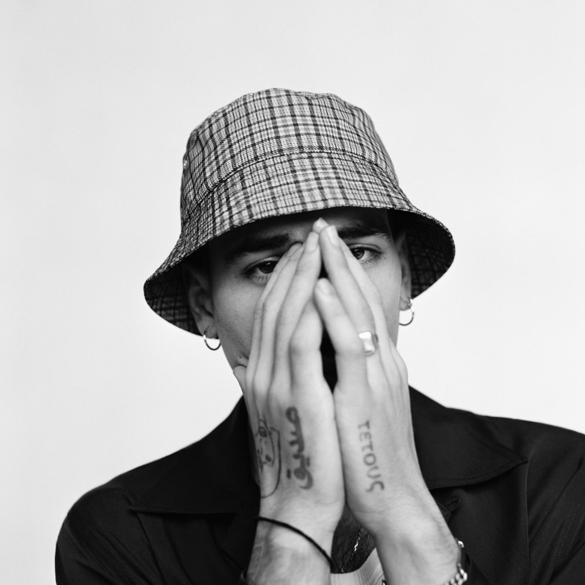 HectorBellerin's tweet photo. Grateful to have the opportunity to talk about such an important message through this @hm collection. Available now in store and online. #EditionbyHéctorBellerín #ad https://t.co/gZGgQ3OUKK