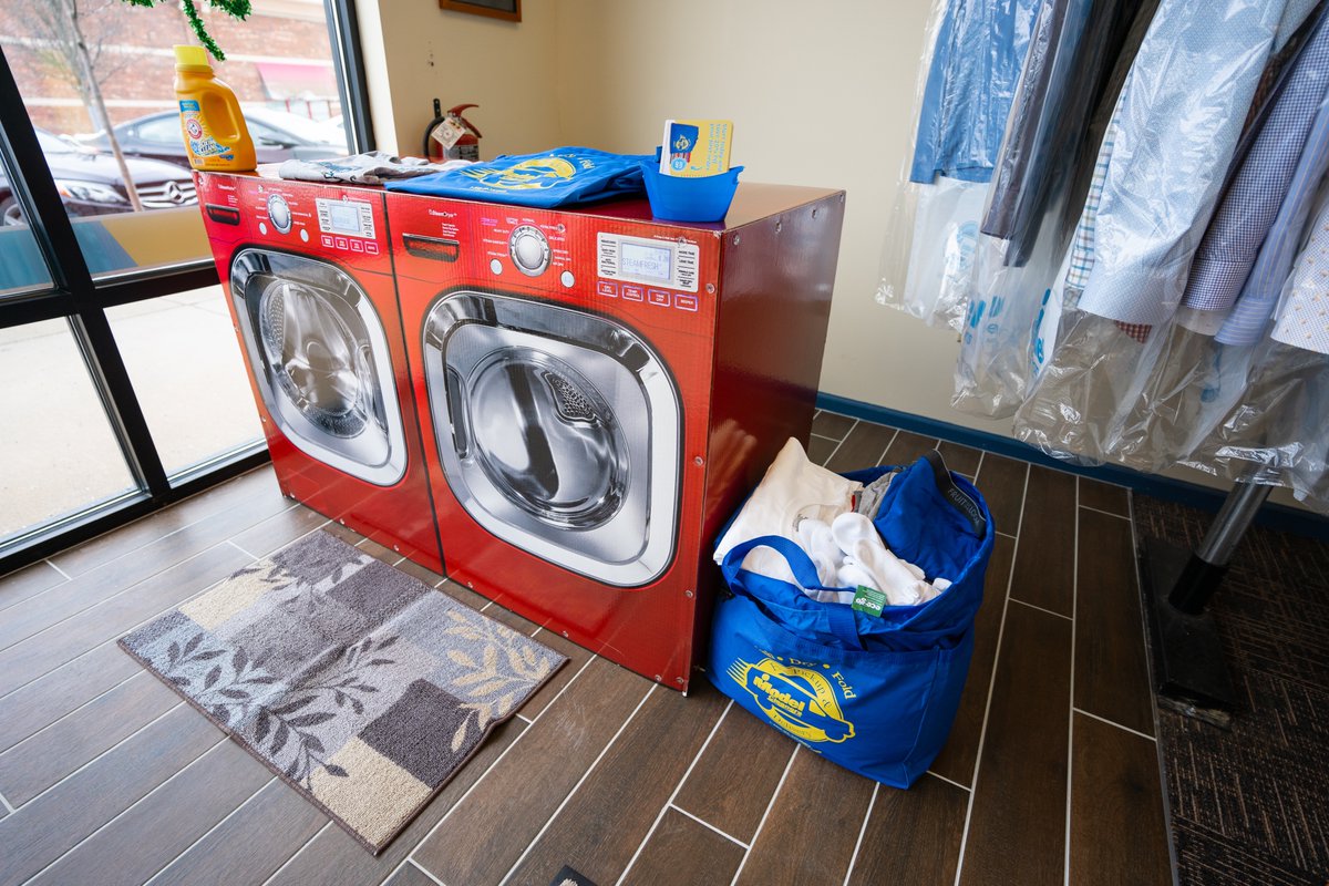 modelcleaners's tweet image. Laundry just like you do at home except we do it for you! Cleaned, folded, and delivered back to you in our Model Cleaners Laundry Garment Bag. 

#ModelCleaners #TGIF #LaundryService #Pittsburgh #DryCleaner #PGH