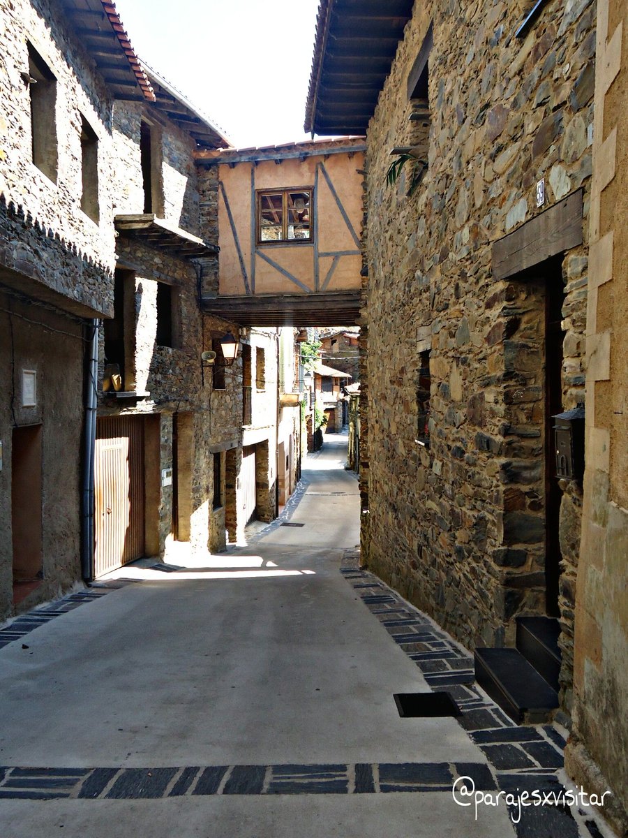 parajesxvisitar's tweet image. ¿En color 🎨 o en ByN ◻️◼️? 🤔
#RobledilloDeGata #Cáceres