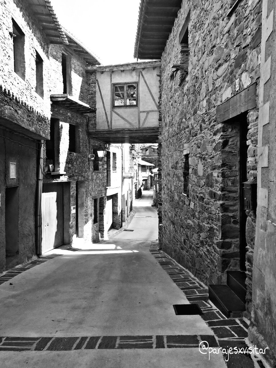 parajesxvisitar's tweet image. ¿En color 🎨 o en ByN ◻️◼️? 🤔
#RobledilloDeGata #Cáceres