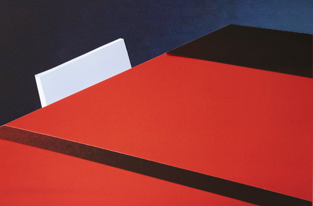 Graphic Illusions: 

Popel Coumou brings flat surfaces to life – experimenting with light, paper and perceptions of reality. 

Whilst <a href="/Fotomuseum/">Fotomuseum Den Haag</a> is temporarily closed, preview the exhibition online: bit.ly/3qqpLL5