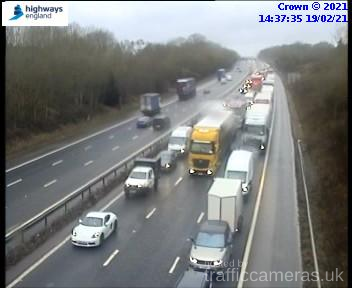 driverplater's tweet photo. The #M4 Eastbound between J14 and J13 heading into #Newbury currently has two lanes closed due to a collision. There is currently hour long delays with traffic not expected to get better until 16:30.

#Traffic #Travel #TrafficNews #TravelNews #TrafficUpdate #TravelUpdate https://t.co/FcNmPcsJbC