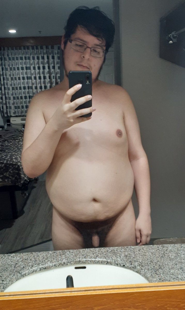 1hornybastrd's tweet photo. I just really wanna cuddle with a #daddy right about now. 😅 #gaychub #boyfordad https://t.co/IUZZtCm87y