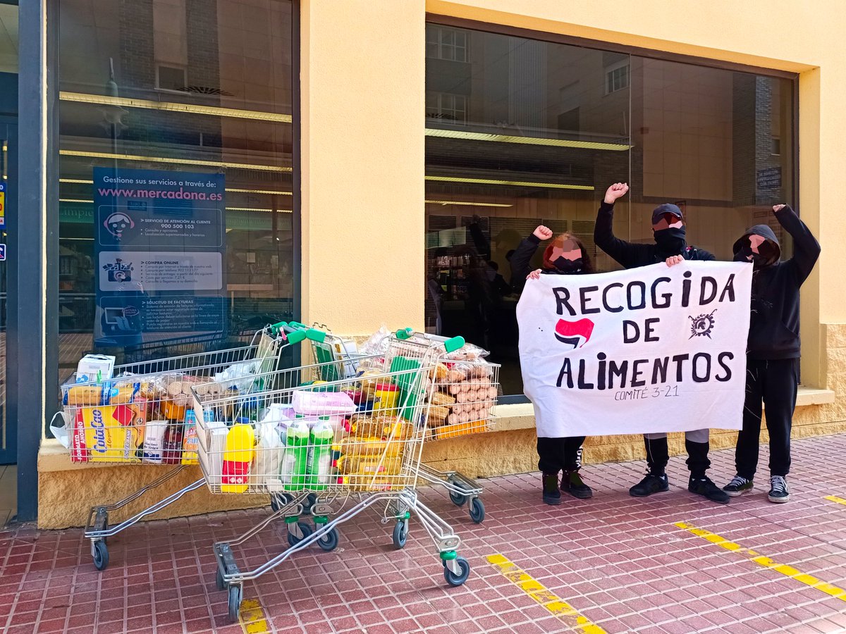 Comite3_21's tweet image. Esta mañana hemos realizado una recogida de alimentos que irá destinada a familias de Cartagena.

Seguimos haciendo barrio. ORGANÍZATE