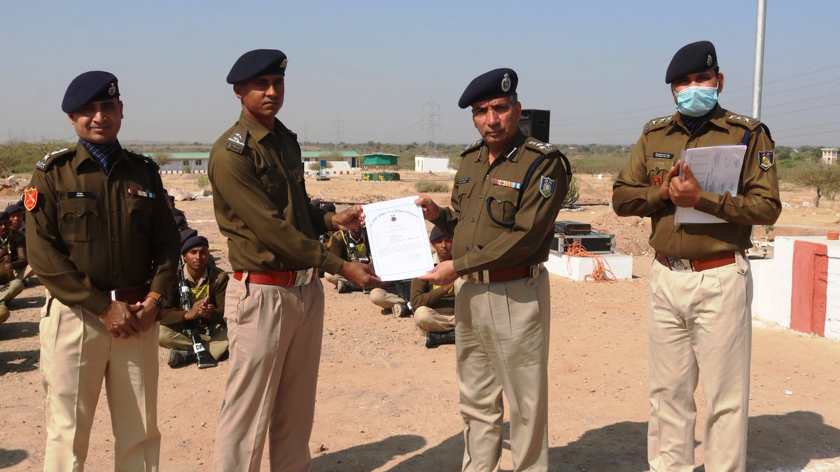 Sh. Daljit Singh Dhindsa DIG,RTC CRPF,Jodhpur(Raj) appreciated Force No- 135062769 SI/GD Anurodh Yadav as best trainer(Platoon Commander) of 9th week of 13th Batch Basic Training(Sportsperson) on 19/2/2021.