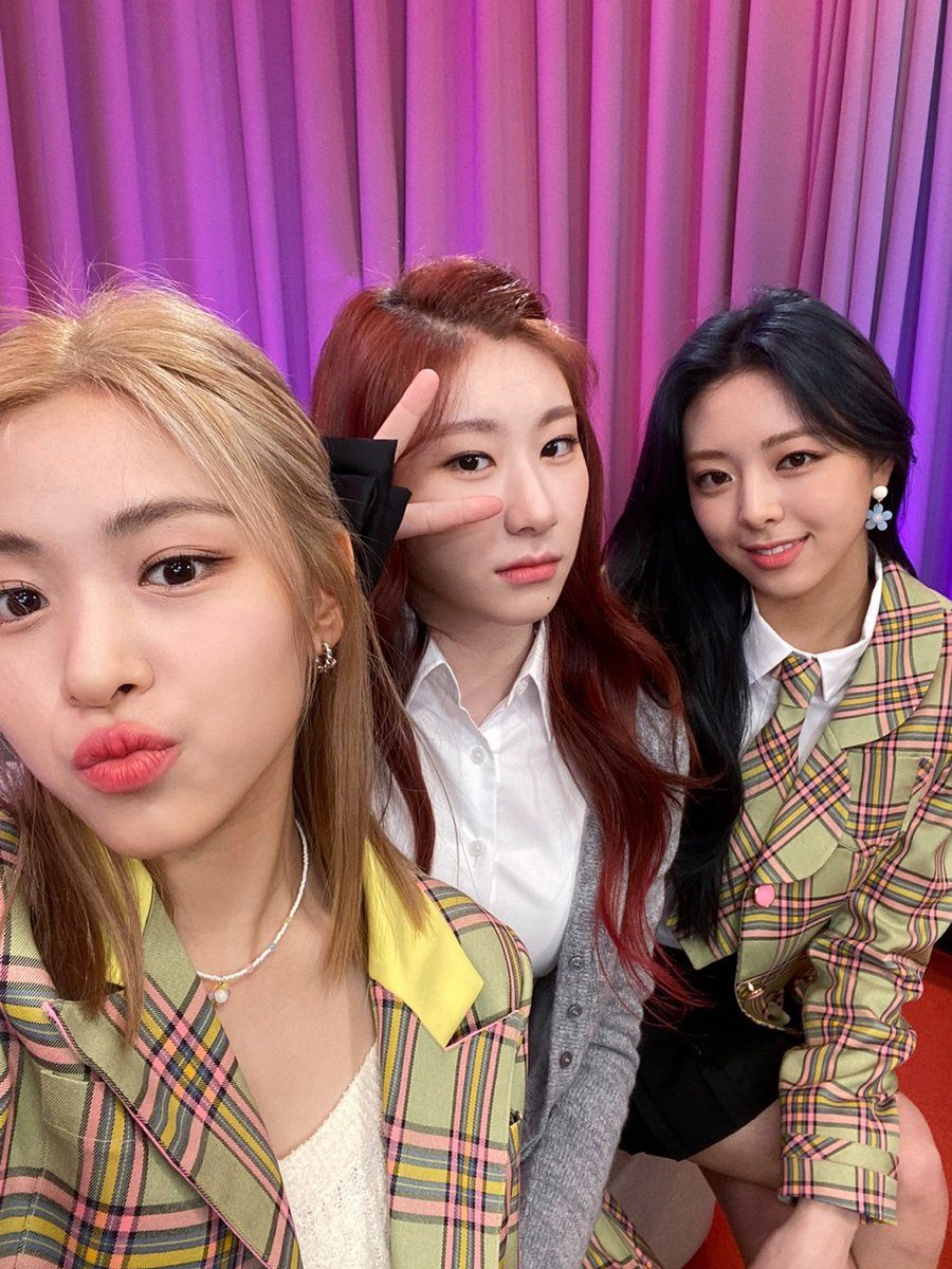 [ #네이버NOWbㅣㄴ틈있지 ]
bㅣㄴ틈고에 전학 온 ITZY🏫
찐친 모먼트 ITZY도 좋았지💕

Transfer student ITZY @ Gap of ITZY High School🏫
ITZY's friendship chemistry was so good💕

now.naver.com/889

#ITZY #있지 <a href="/ITZYofficial/">ITZY</a>
#MIDZY #믿지
@kr_now