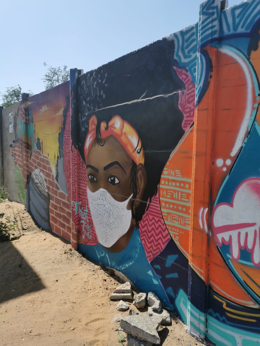 Si vous êtes à Dakar, vous ne pouvez pas les manquer : les œuvres réalisées par les collectifs <a href="/RbscrewSn/">RBS CREW</a> @undugraffiti et Doxandem Squad sont toujours aussi omniprésentes et continuent, plusieurs mois après leur réalisation, à porter leurs messages. #senegal #stopcovid #graffiti