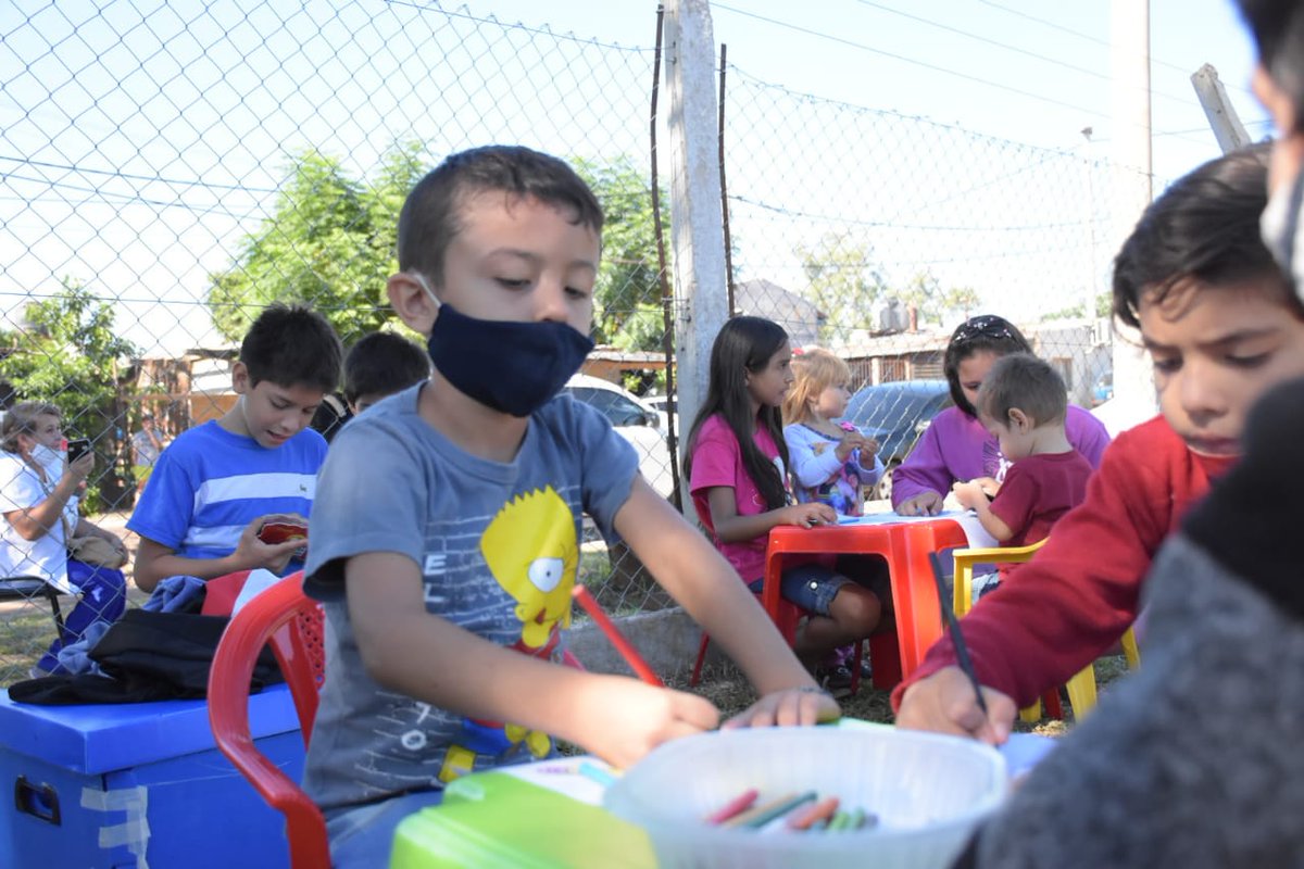 Arce_Carlos_'s tweet photo. El P.A.S. del Barrio Santa Rosa de Posadas en la jornada de hoy brinda asistencia y atención gratuita para los vecinos que se acercan ordenadamente y con protocolos. 
Allí hablé con algunos vecinos que me acercaron inquietudes de diferentes temas y es muy importante https://t.co/ST6EXh9VMn