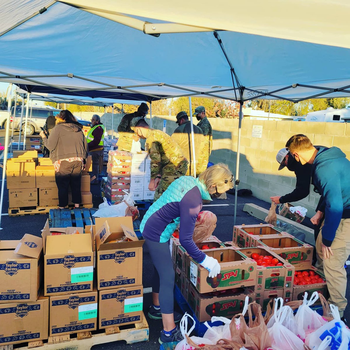 EmpowermentSys1's tweet photo. What a hit this past Healthy Harvest was. So many people received food from the support of volunteers, Empowerment Systems, and the United Food Bank. THANK YOU for all involved. See us again on March 17, and every third Wednesday of the month starting at 8am. https://t.co/mPZzjcvxvJ