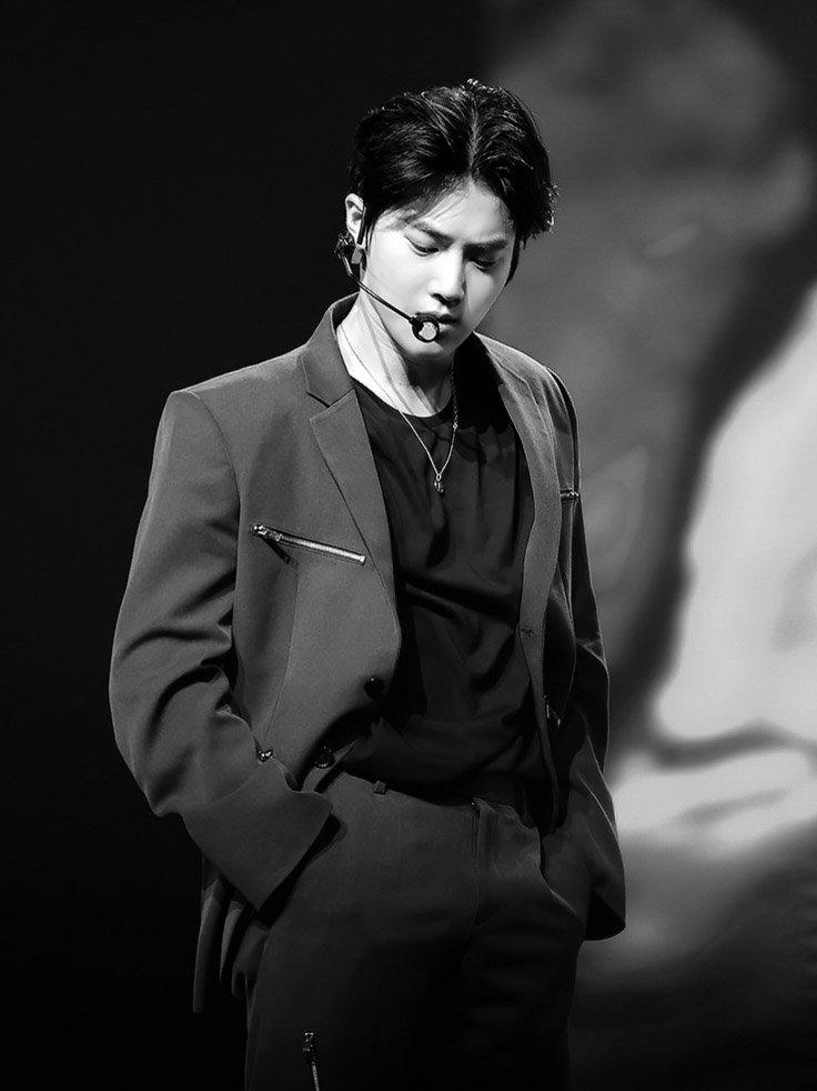 dailykjm's tweet photo. missing performer junmyeon https://t.co/wAlrO1HACh