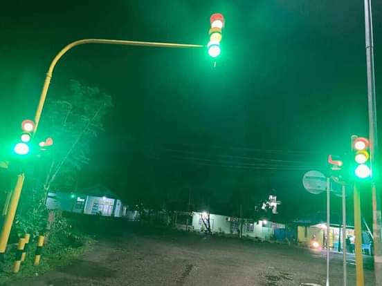 AnasParera2's tweet photo. Semua Lampunya 🚥🚦 Nyala
Jdi Harus Hati** Memggunakan Kendaraan Di Kabupaten Terserah Ini 😂😂😂 https://t.co/TYRGTKbfey