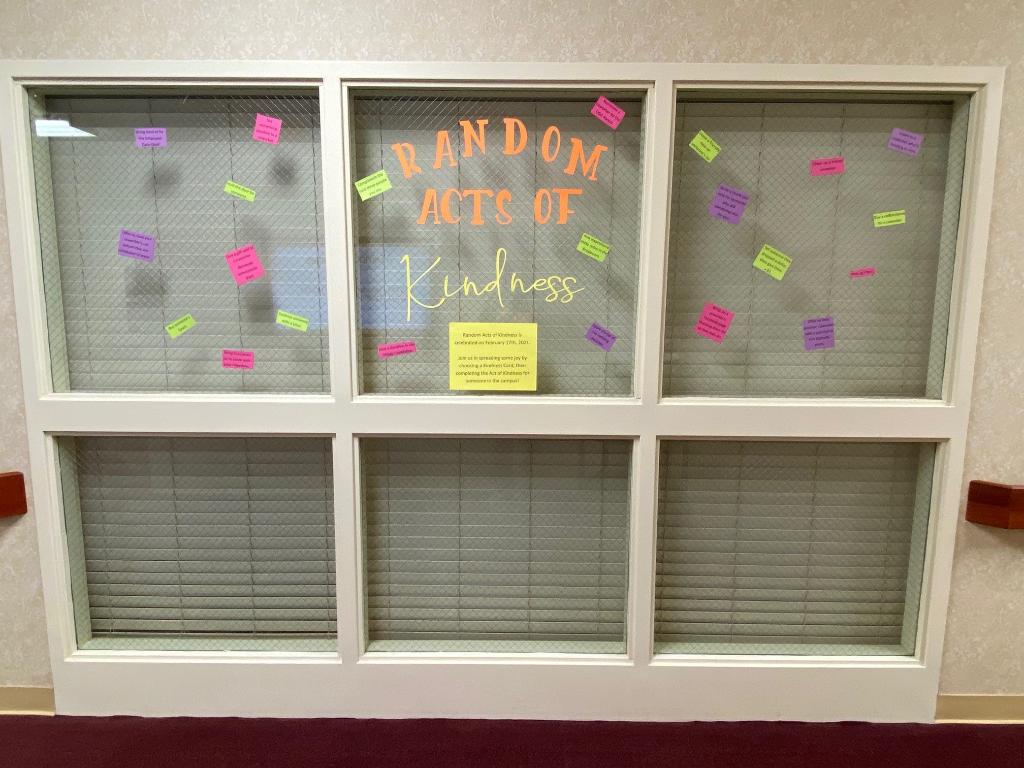 CobblestoneCHC's tweet photo. To help spread some more joy around our campus, we participated in the National Random Acts of Kindness Day! Thank you to all of our staff members who helps spread kindness every day and not just on one particular day of the year! #nationalrandomactsofkindness https://t.co/0NaEM33gpp