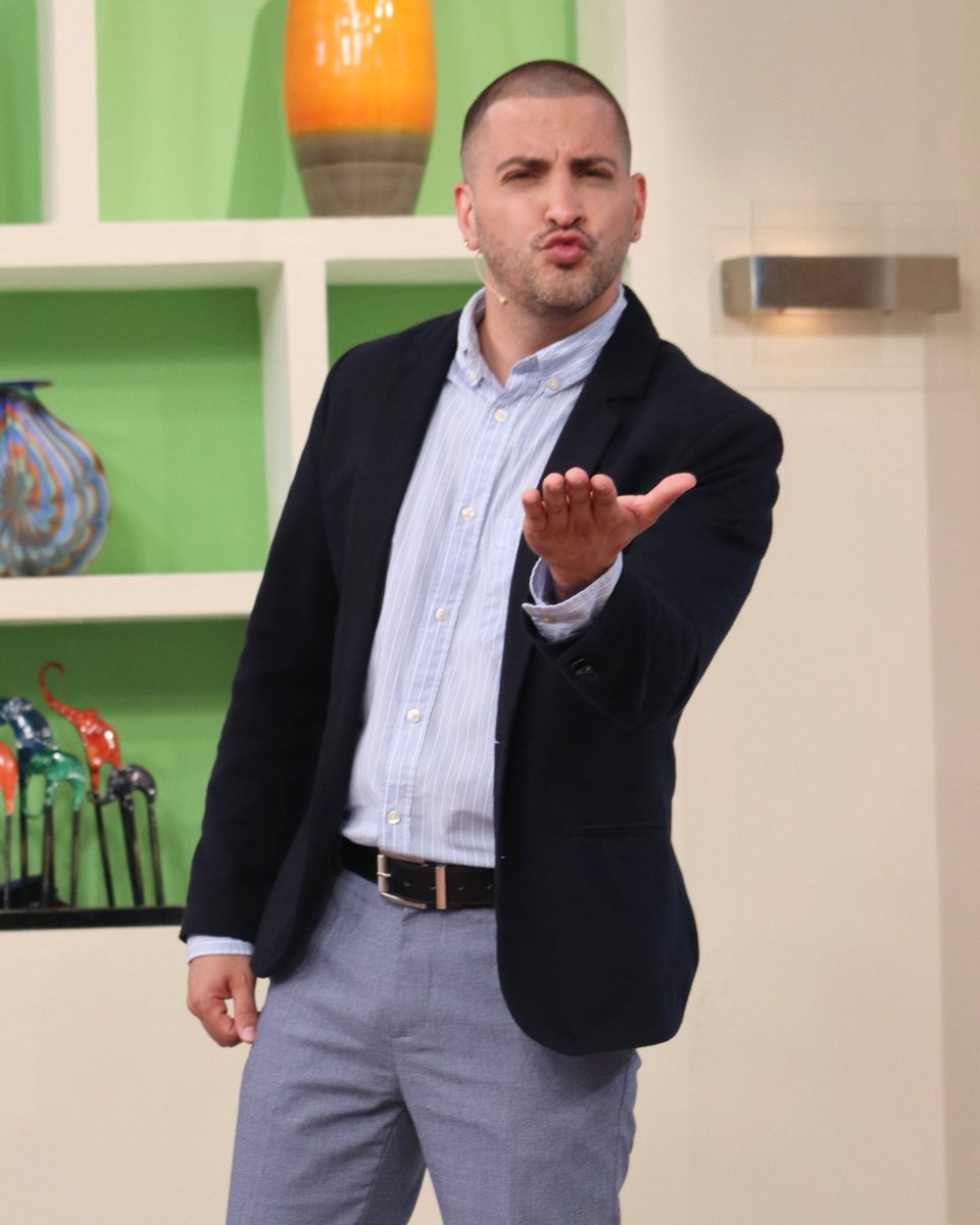 ¿Sabes por qué <a href="/DaveCapella/">Dave Capella</a> está tan feliz? 🤔 Porque aparte que hoy vino a animar tu magazine matutino 💚 con su sobrinit@ 👶🏻💕 nuestro <a href="/Merlingessen/">Merlin Gessen</a> está preparando una exquisita receta 🤤😋 ¿Será que nuestro mago de la cocina le guardará para que pruebe su platillo? 🤔