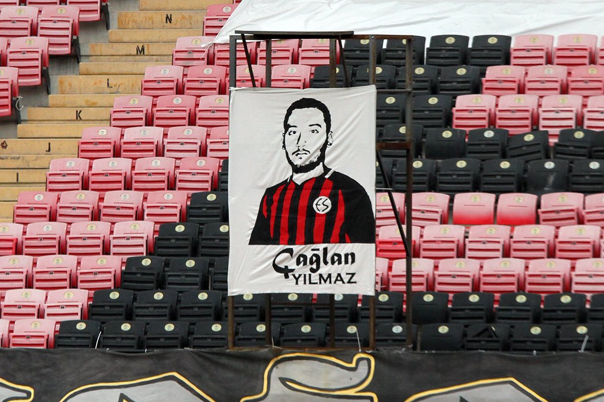 377 gün sonra, 34 maç sonra aldığımız galibiyet senin için gelsin Çağlan! Ruhun şad olsun! Kalbimizdesin... 

Eskişehirsporumuz:2 Bandırmaspor:1 

eskisehirspor.org.tr/haber/327/eski…