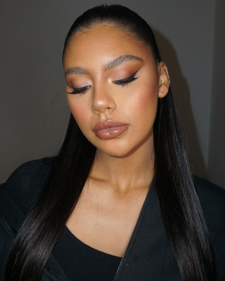 manchestermkup's tweet photo. A A L I Y A H
Makeup by me
Hair by @ashleyleehair
My fave look! A Nude Matte lid with a snatched wing 👌
#boohoo #makeup #makeupartist #manchester #shoot #fashion #studiomakeup #makeupartistworldwide #ecom #makeupaddict #hair&makeup #comment #diormakeup #wakeupandmakeup https://t.co/A3nXlLTMYU