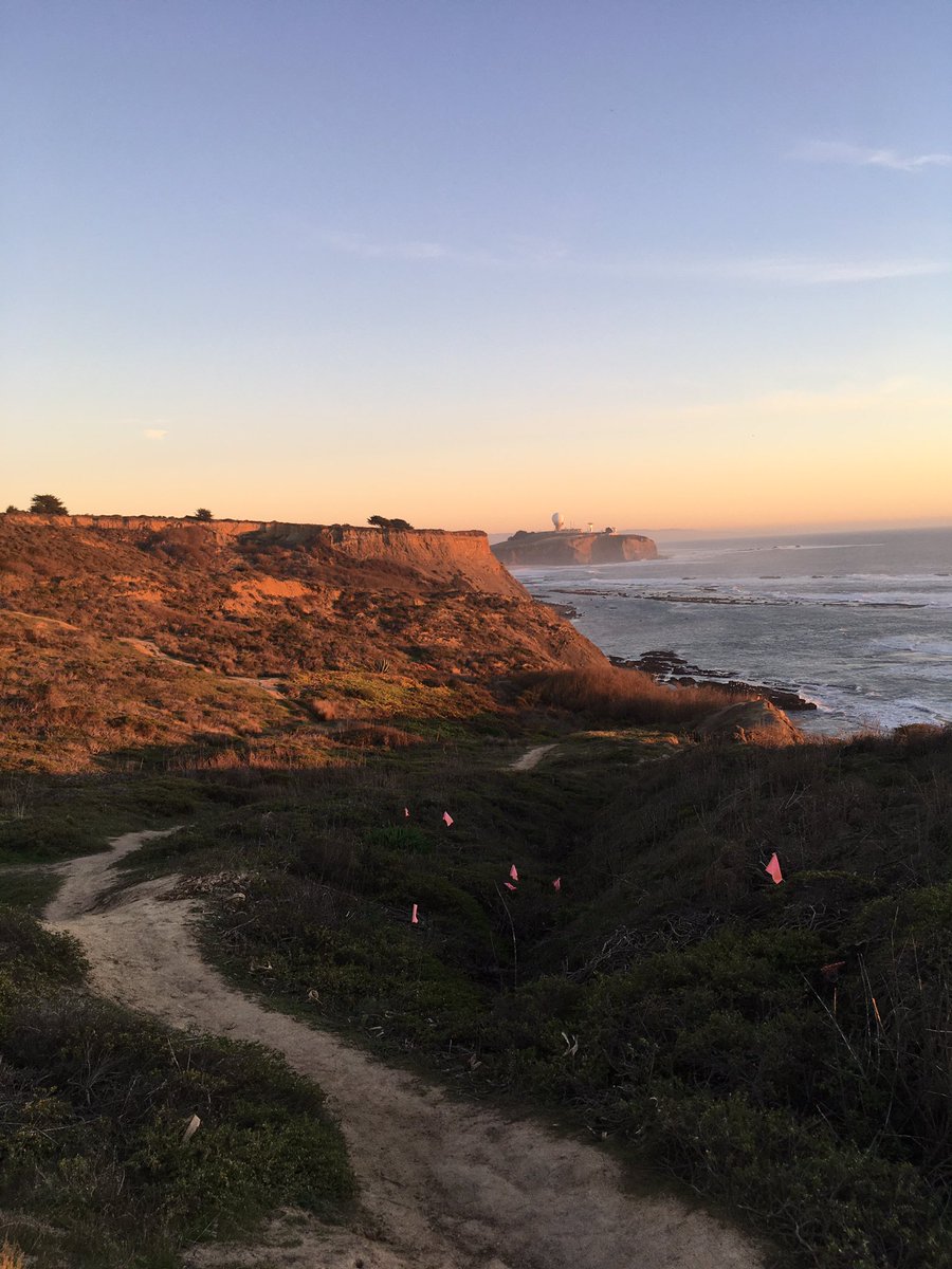 LearningWorld7's tweet photo. #Cliffs along the #WestCoast in 
#California, #USA

Name: Frenchman Reef Trail
Month: #January 
Address: 1001 Ocean Blvd, Moss Beach, CA 94038
Parking: Free

#beach #travel #SanFrancisco #halfmoonbay #hiking #trail
#hill https://t.co/SmLQtA6hA7