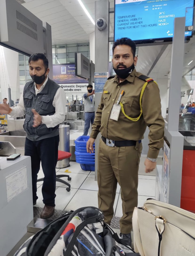 Manu Bhaker (@realmanubhaker) on Twitter photo 2021-02-19 15:10:26 Think this type behaviour is not acceptable .Manoj Gupta is not even human. He is treating me like I am a criminal. Also his security incharge Such people need basic training of behaviour hopefully Aviation ministry will find out &will send him to right place @HardeepSPuri Think this type behaviour is not acceptable .Manoj Gupta is not even human. He is treating me like I am a criminal. Also his security incharge Such people need basic training of behaviour hopefully Aviation ministry will find out &will send him to right place @HardeepSPuri