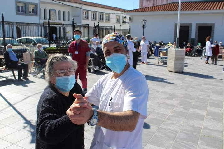 Hoy ha sido una mañana muy especial en nuestro Centro...Tras meses de confinamiento, hemos vuelto a disfrutar de una actividad al aire libre en el exterior.