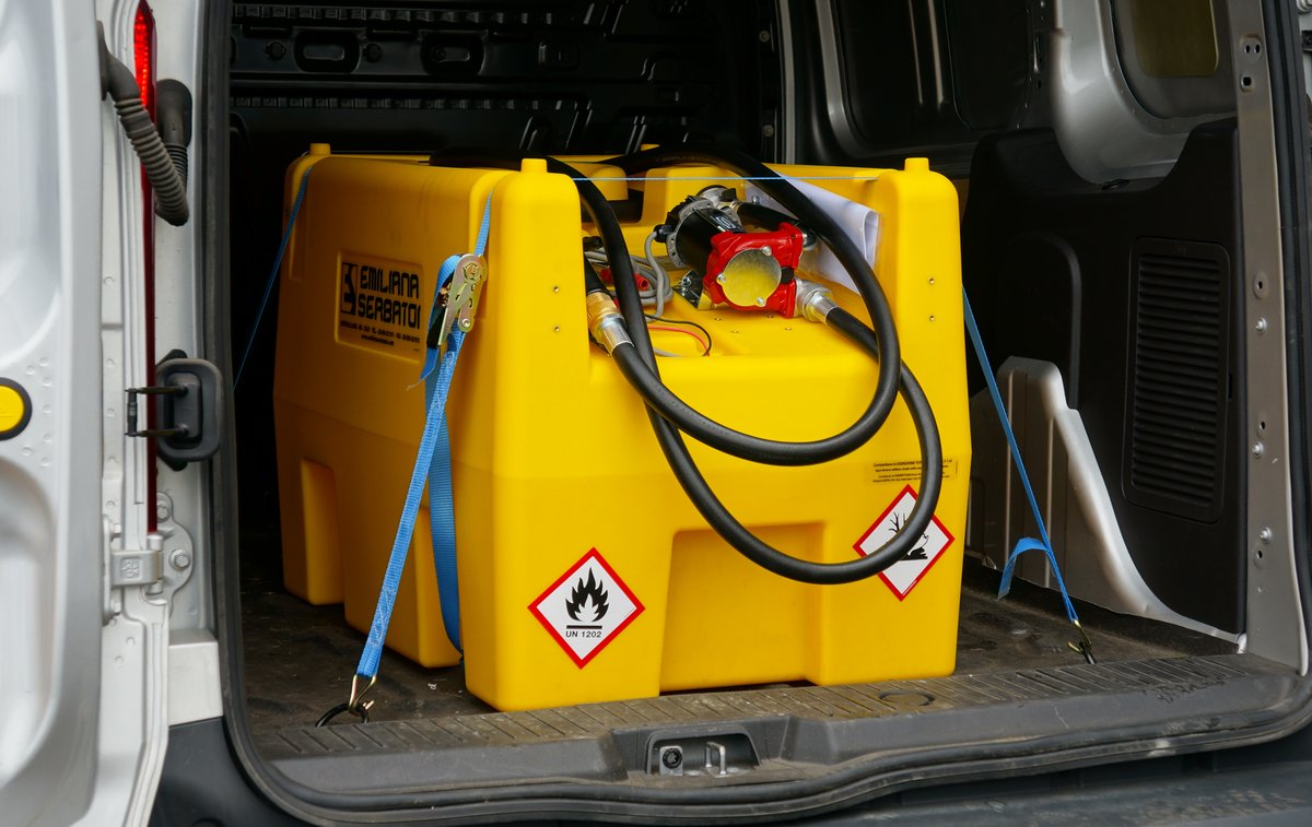 HLSToolStore's tweet photo. The Carrytank 220 is designed to make fuel transport a breeze. Can be safely and legally transported in any van, pickup or truck. And it's built in electric pump and nozzle makes dispensing as easy as squeezing a trigger. https://t.co/7BiZ6wOLwd https://t.co/runAPLD8b7