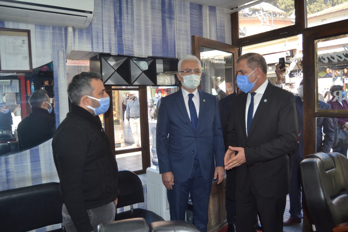 İl Başkanımız <a href="/husmenkrkpnr/">Hüsmen Kırkpınar</a>, İl Divan Kurulu Üyelerimiz ve İl Yöneticilerimizden oluşan bir heyet Bornova İlçe teşkilatımızı ziyaret edip, yeni üyelerimize rozetlerini taktılar Akabinde Bornova esnafını ziyaret eden heyetimiz vatandaşlarımızın dertlerini dinlediler.