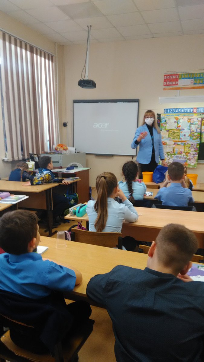 Специалисты Сызранского центра здоровья провели сегодня для ребят из 14 школы г. Сызрани интерактивный квиз "В поисках секретов здоровья". Сделали разминку, узнали все о полезных продуктах, провели викторину ЗОЖ.