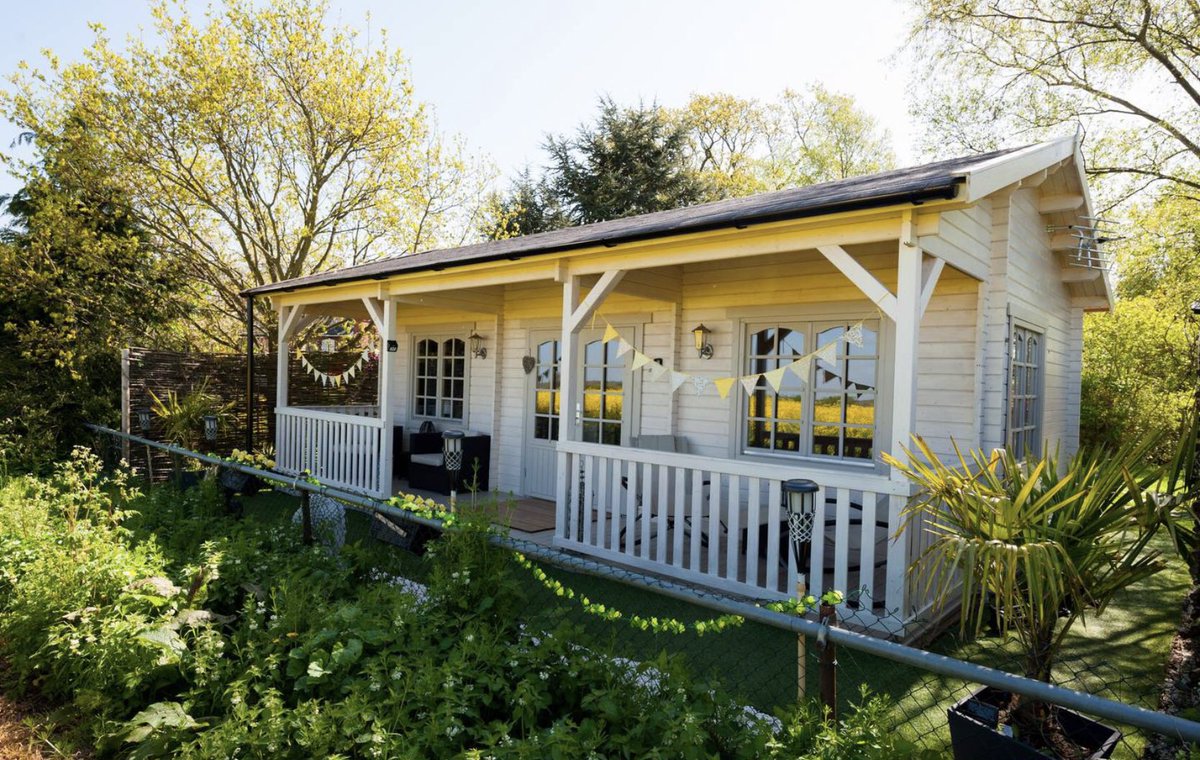 TheRetreat19's tweet photo. Log cabin breaks in the Suffolk countryside https://t.co/SHo0xTBUuD https://t.co/s7pwKSiPEf