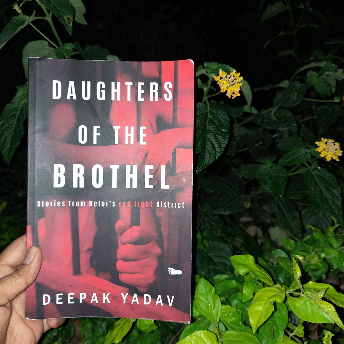 ShivhareAntara's tweet photo. "Daughters Of The Brothel" by Deepak Yadav is a spine chilling eye opener. Prostitution isn't considered to be a good profession, and usually, workers in this profession get hatred. Here, the story shows you another world, a world full of sufferings and sacrifices.
#novel #reader https://t.co/Yc1LpPaH5A