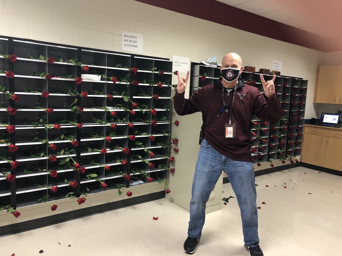 As we get closer to raising that $15,000 for Leukemia and Lymphoma, thank you everyone for helping us sell 1,000 roses! Shout out to Billy Howell Ford for purchasing 250 for staff and others🤘🔥❤️