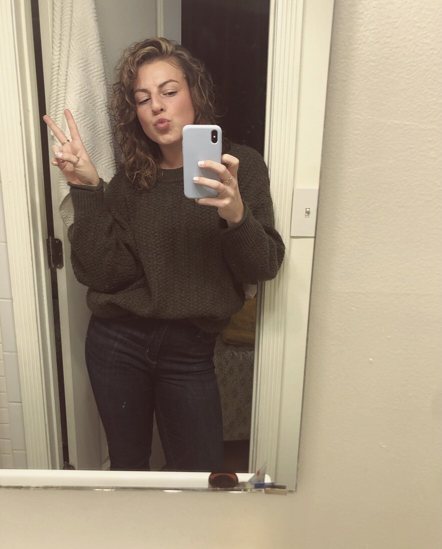linalimes's tweet photo. 2021 - the year of the mirror selfie https://t.co/kV7AzAIkVL