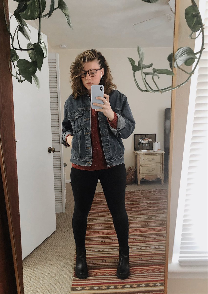 linalimes's tweet photo. 2021 - the year of the mirror selfie https://t.co/kV7AzAIkVL