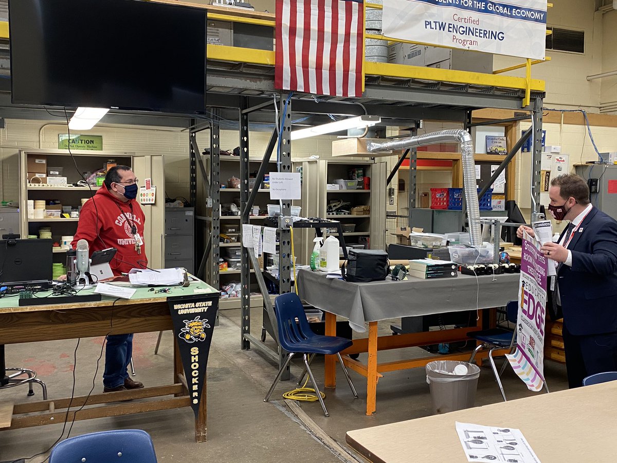 WichitaUSD259's tweet photo. Heights High technology teacher Christopher Garza was surprised with a $1,500 Education EDGE grant to enhance the schoolβs VEX robotics teamβs robots. @FalconFlip92 https://t.co/KivGhPUQIV
